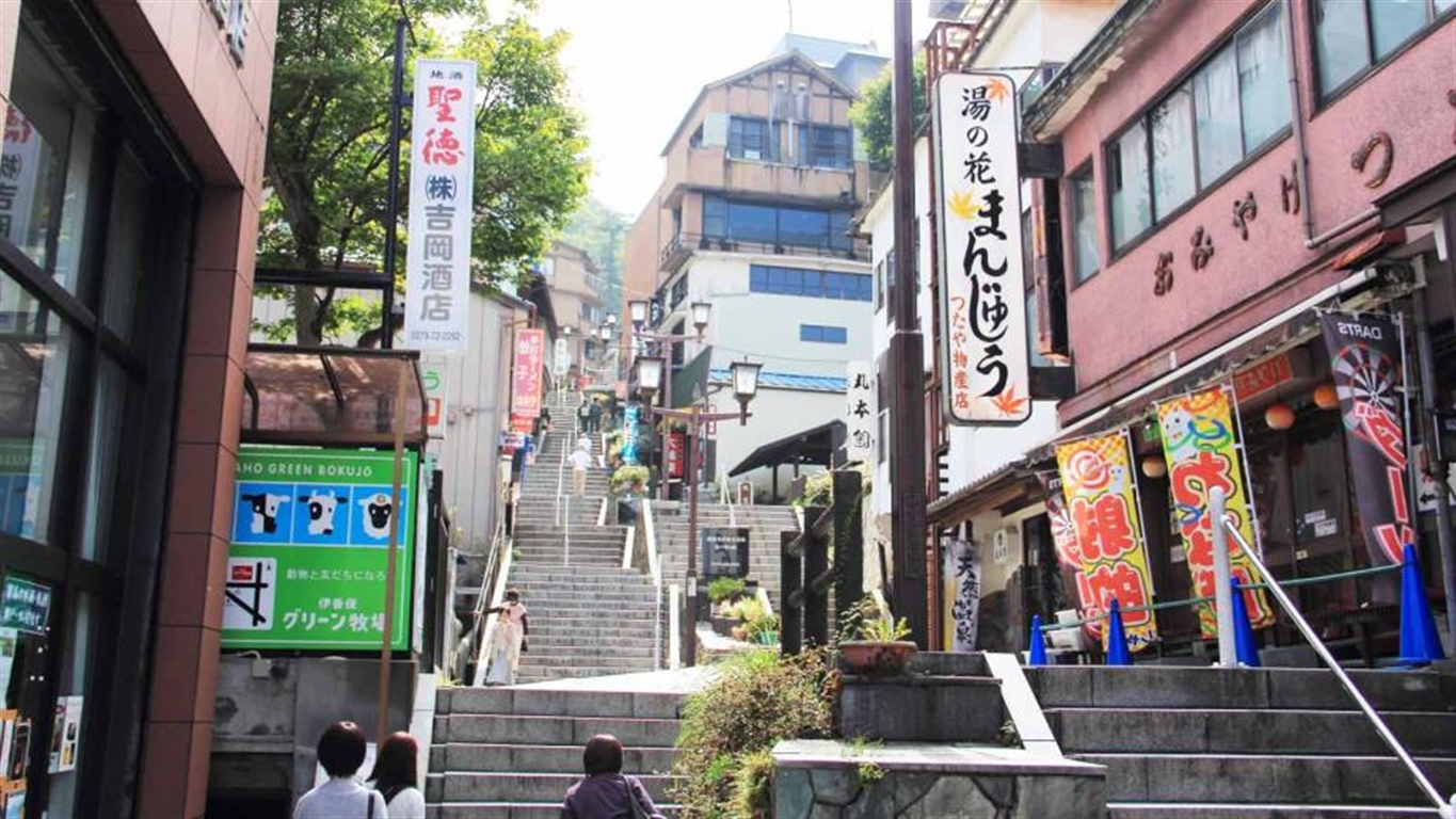 【伊香保温泉観光おすすめ15選】365段の石段街・日帰り温泉・紅葉・名物グルメを満喫！